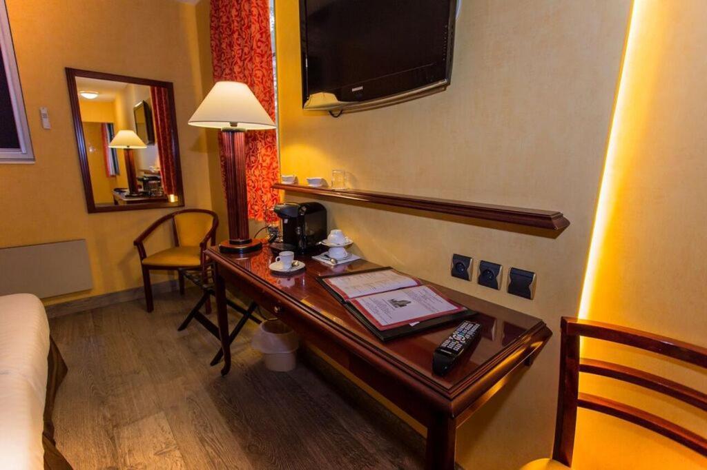 Cit'Hotel - Hotel Le Cedre نويون المظهر الخارجي الصورة