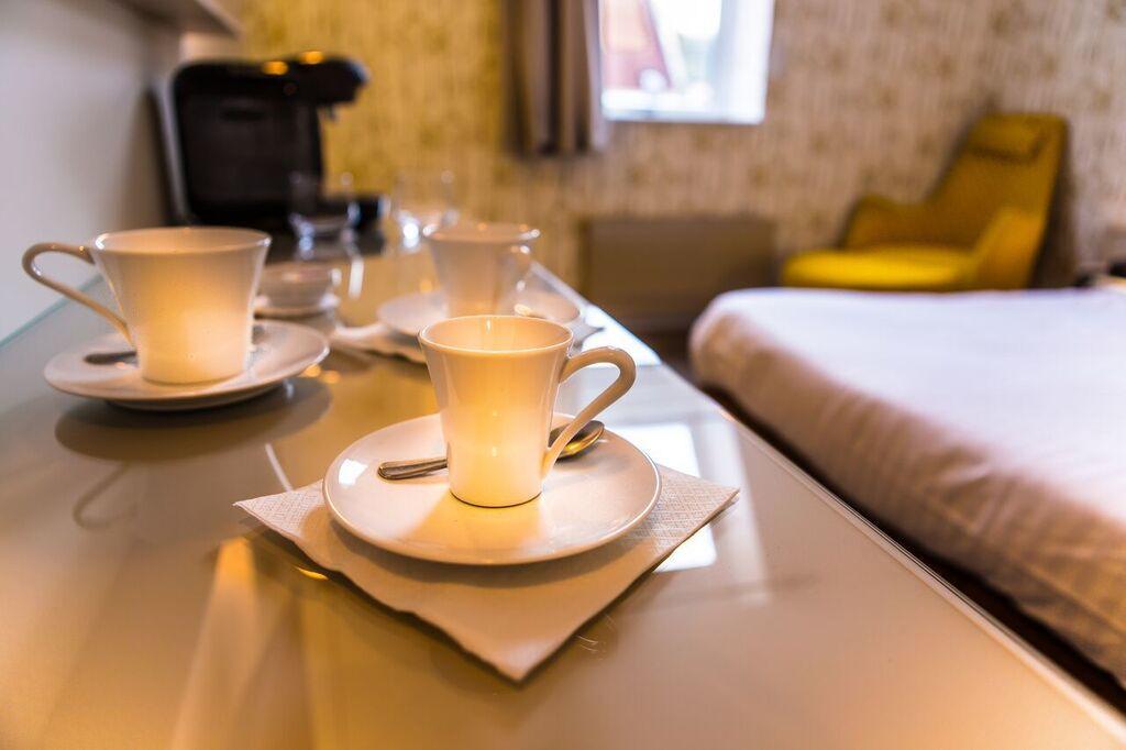 Cit'Hotel - Hotel Le Cedre نويون المظهر الخارجي الصورة