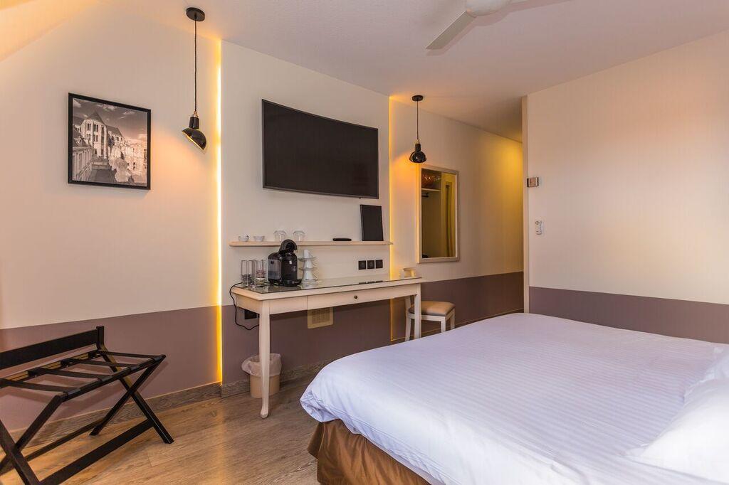 Cit'Hotel - Hotel Le Cedre نويون المظهر الخارجي الصورة